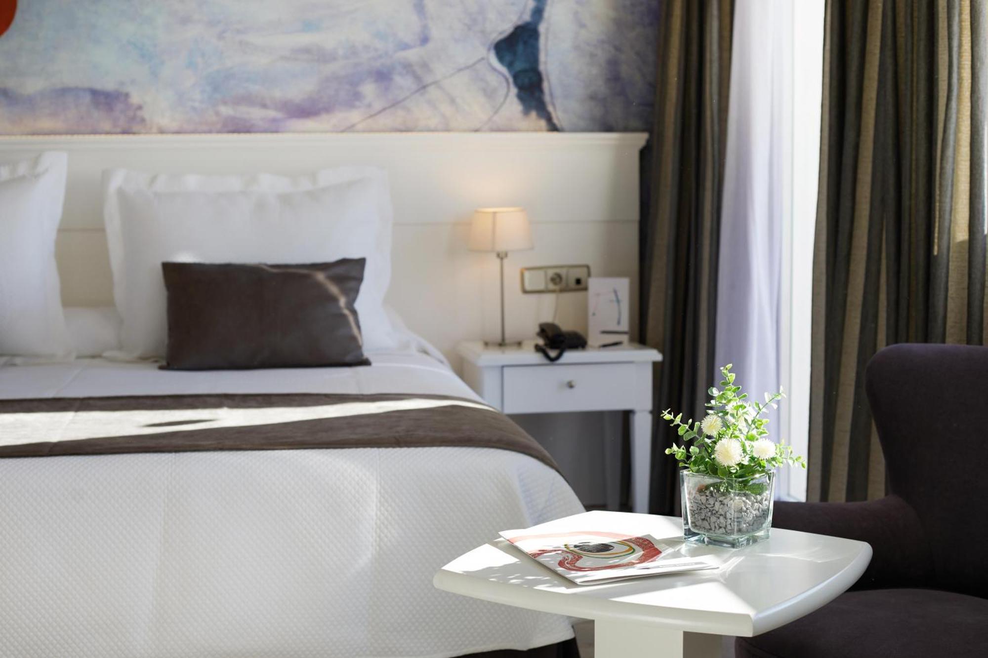 Deluxe Double or Twin Room Sea View