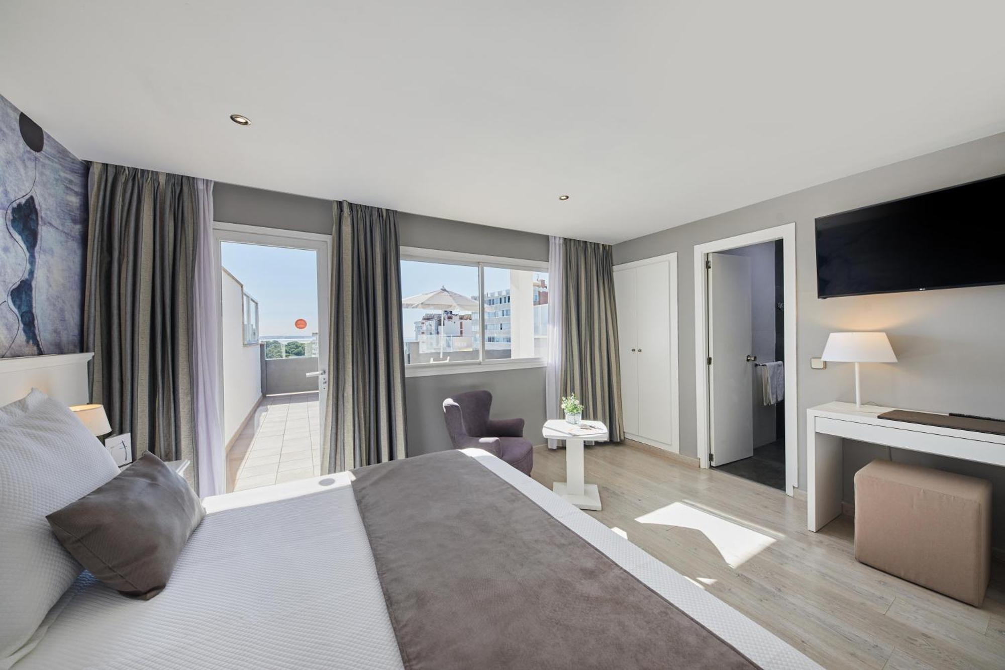 Deluxe Double or Twin Room Sea View